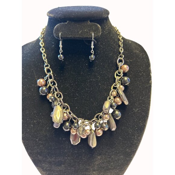 Paparazzi black Necklace w/matching Earrings &  Red &  Silver Necklace w Red ear - Picture 3 of 7